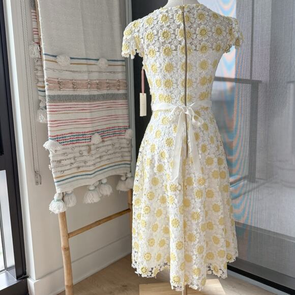 Alex Marie White Yellow Floral Shirt Sleeves Midi Dress Women’s Size 2 - Picture 4 of 9